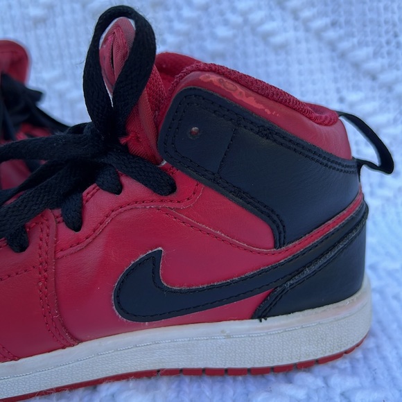 Air Jordan 1 Mid Reverse Bred Nike size 1Y - Picture 11 of 14